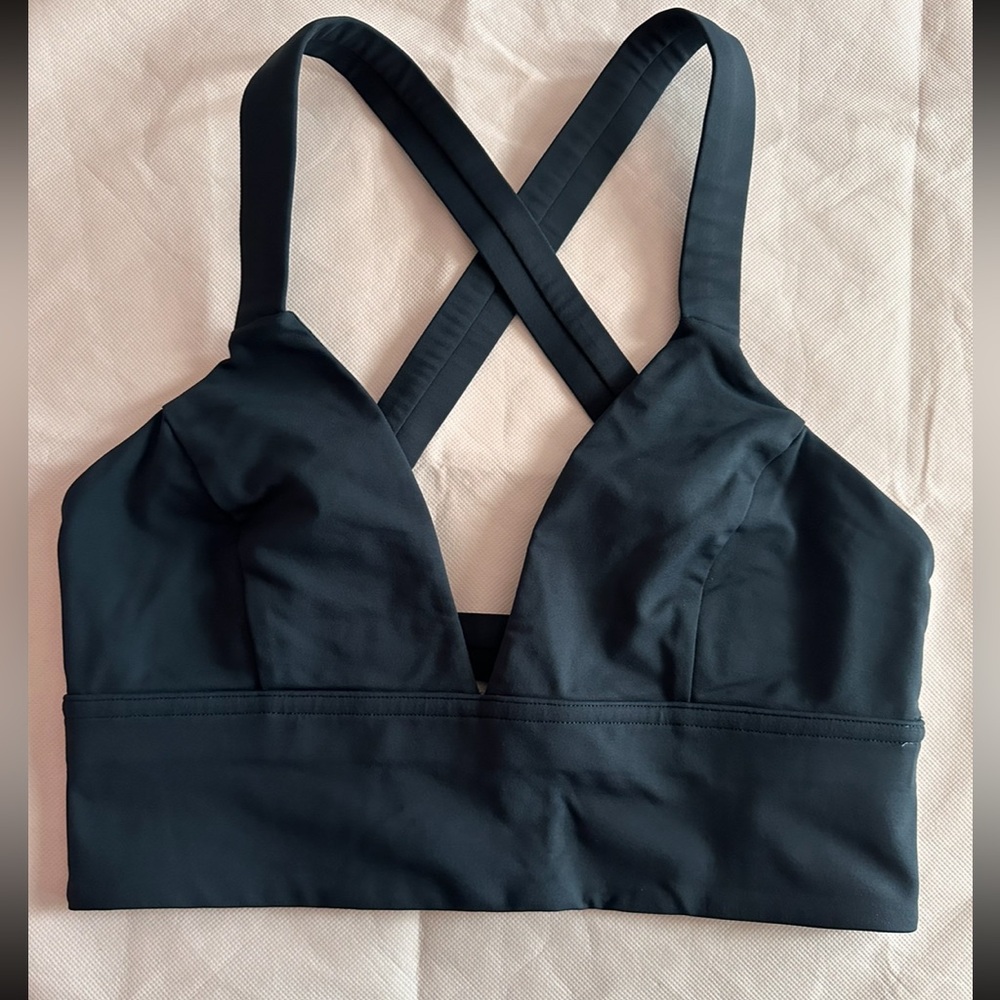 Lululemon Sweat your Heart Out Bra in Submarine color, A/B Cup, Size 6 - Picture 4 of 11